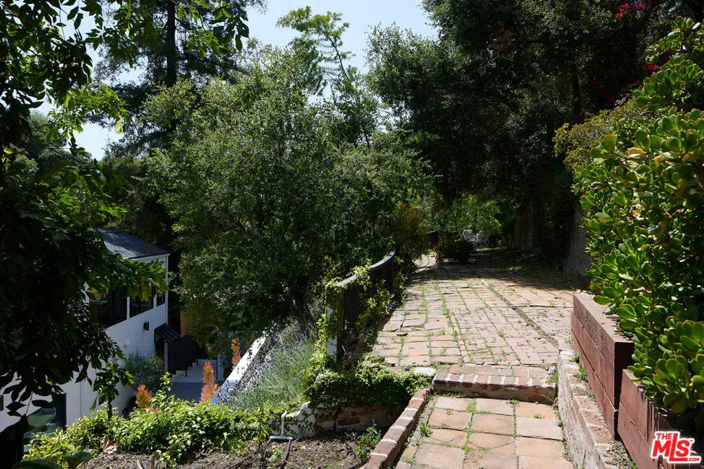 9843 Yoakum Drive, Beverly Hills, California 90210 home-pic-44